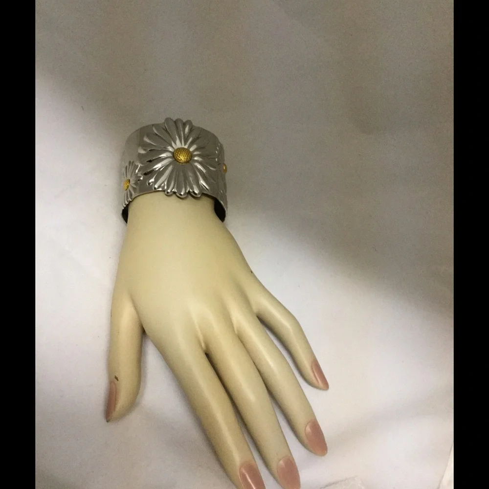 Cuff bracelet - Picture 4 of 5